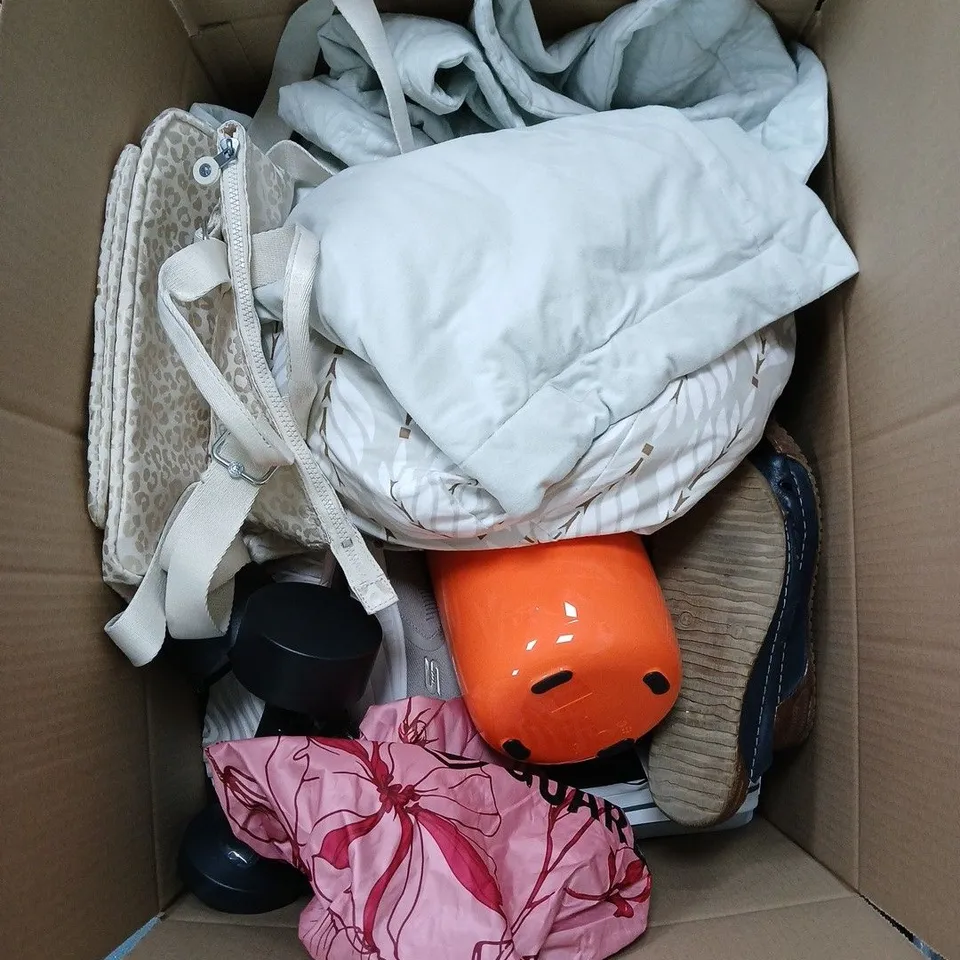 BOX OF APPROXIMATELY 10 ITEMS INCLUDING AIR BED SHOES LAMPS ECT