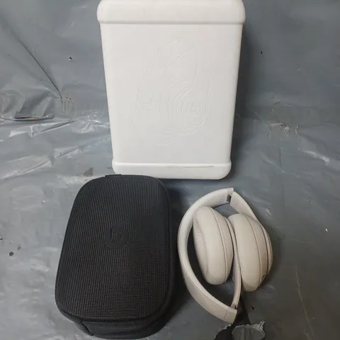 BOXED BEATS STUDIO PRO HEADPHONES