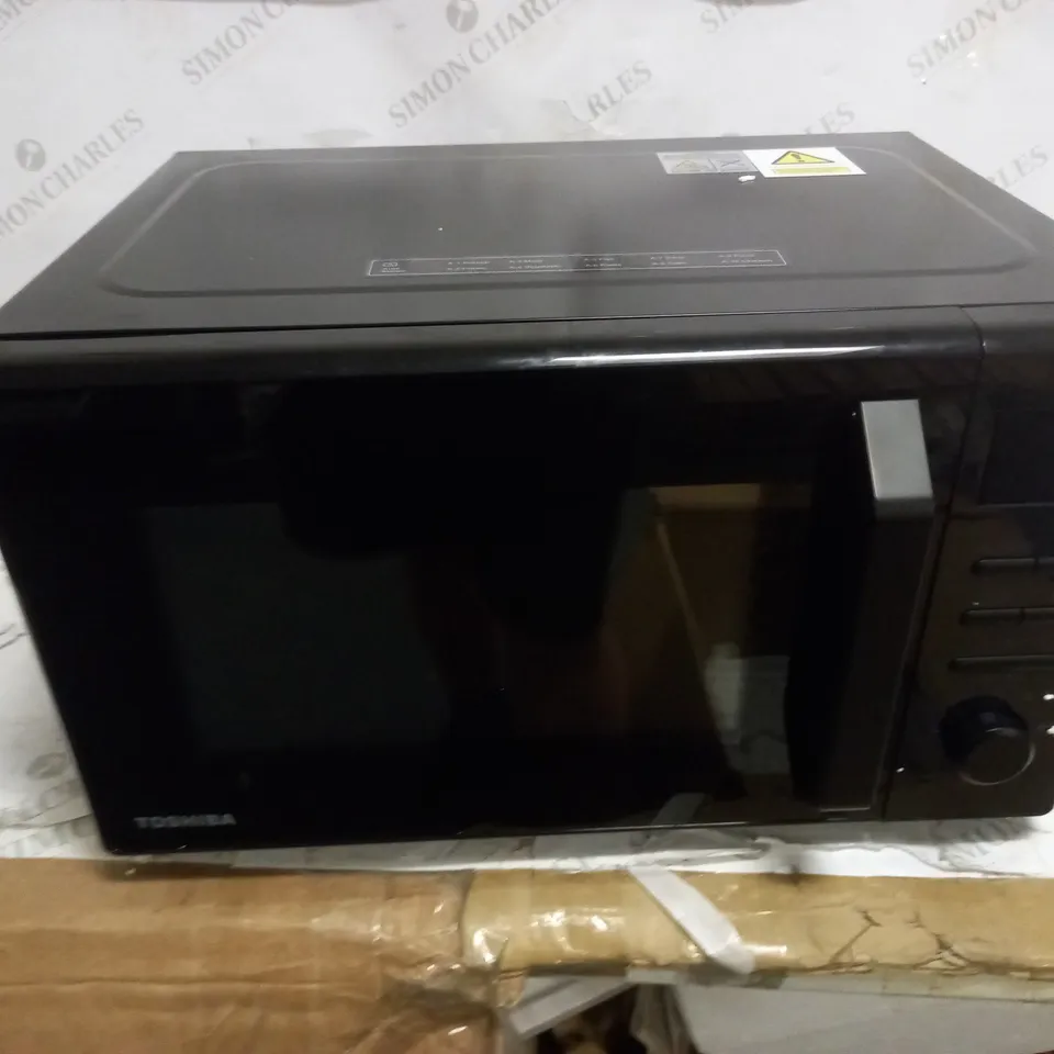 TOSHIBA 950W MICROWAVE OVEN