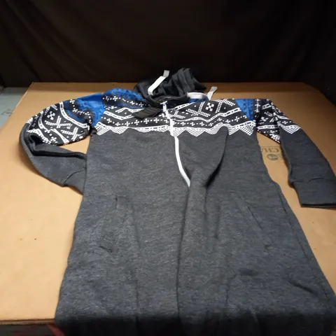 IN THE STYLE OF NOROZE GREY/WHITE/BLUE ONSIE - MEDIUM