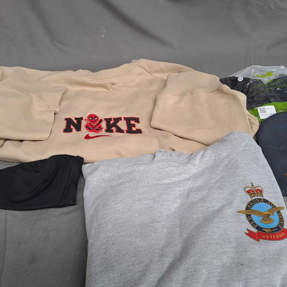 APPROXIMATELY 25 ASSORTED CLOTHING ITEMS IN VARIOUS SIZES TO INCLUDE - HAT , JUMPER , BRA ETC