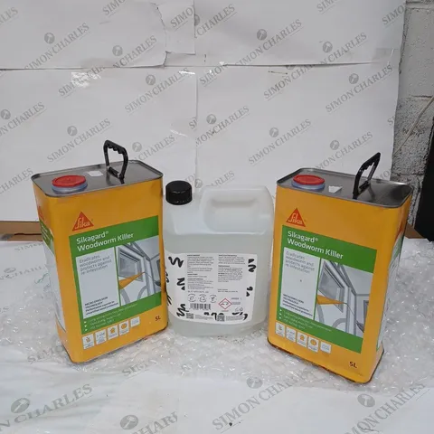 LOT OF 3 ITEMS TO INCLUDE SIKAGARD WOODWORM KILLER - 5L, MINIML ECO-FRIENDLY WHITE VINEGAR - 5L, SIKAGARD WOODWORM KILLER - 5L