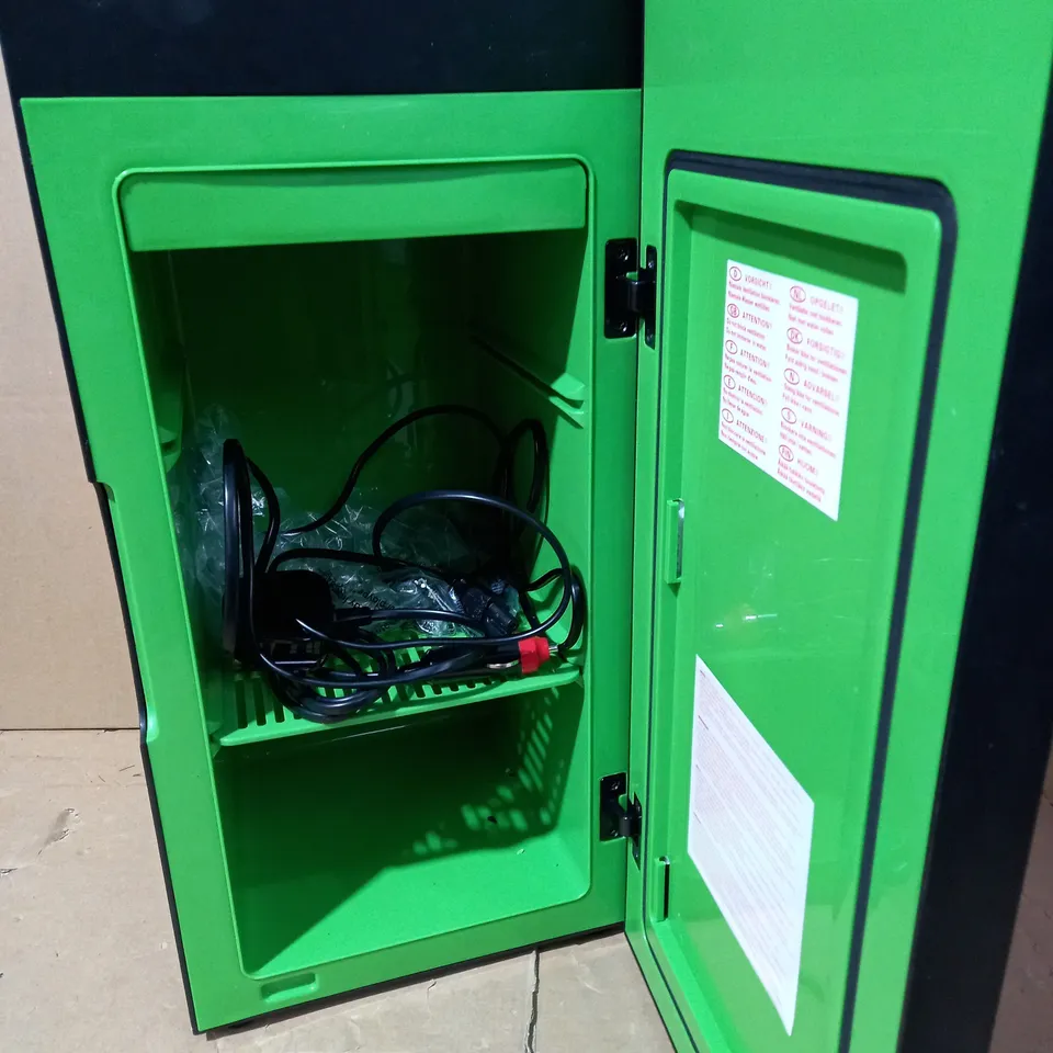 UKONIC XBOX SERIES X REPLICA MINI FRIDGE