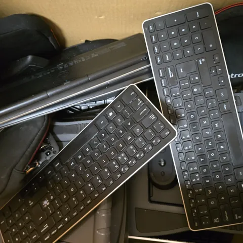 BOX OF APPROXIMATELY 20 ASSORTED ELECTRICAL ITEMS TO INCLUDE COMPUTER KEYBOARDS, ETC
