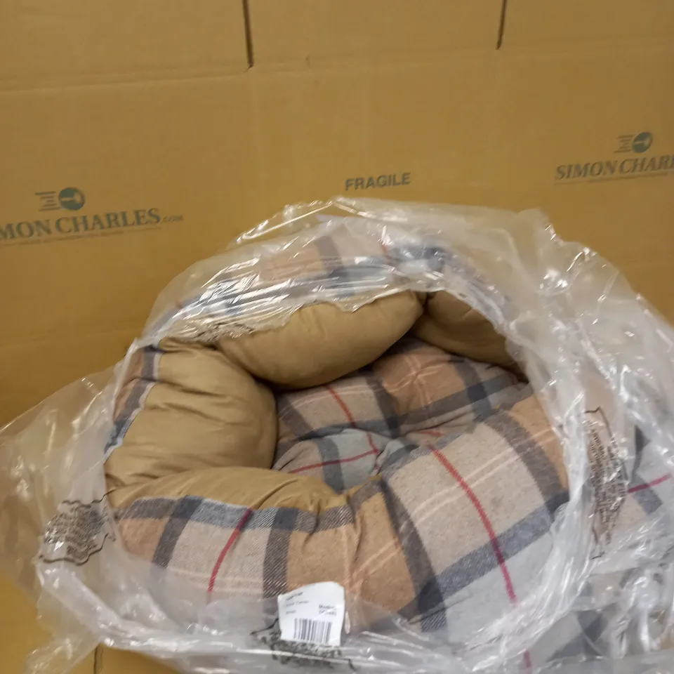 BARBOUR 30IN LUXURY DOG BED RRP £79.99