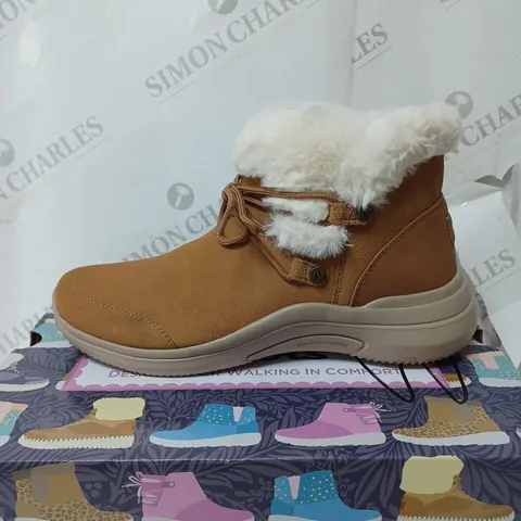 BOXED SKECHERS ON THE GO MIDTOWN COZY VIBES BOOTS, CHESTNUT - SIZE 6