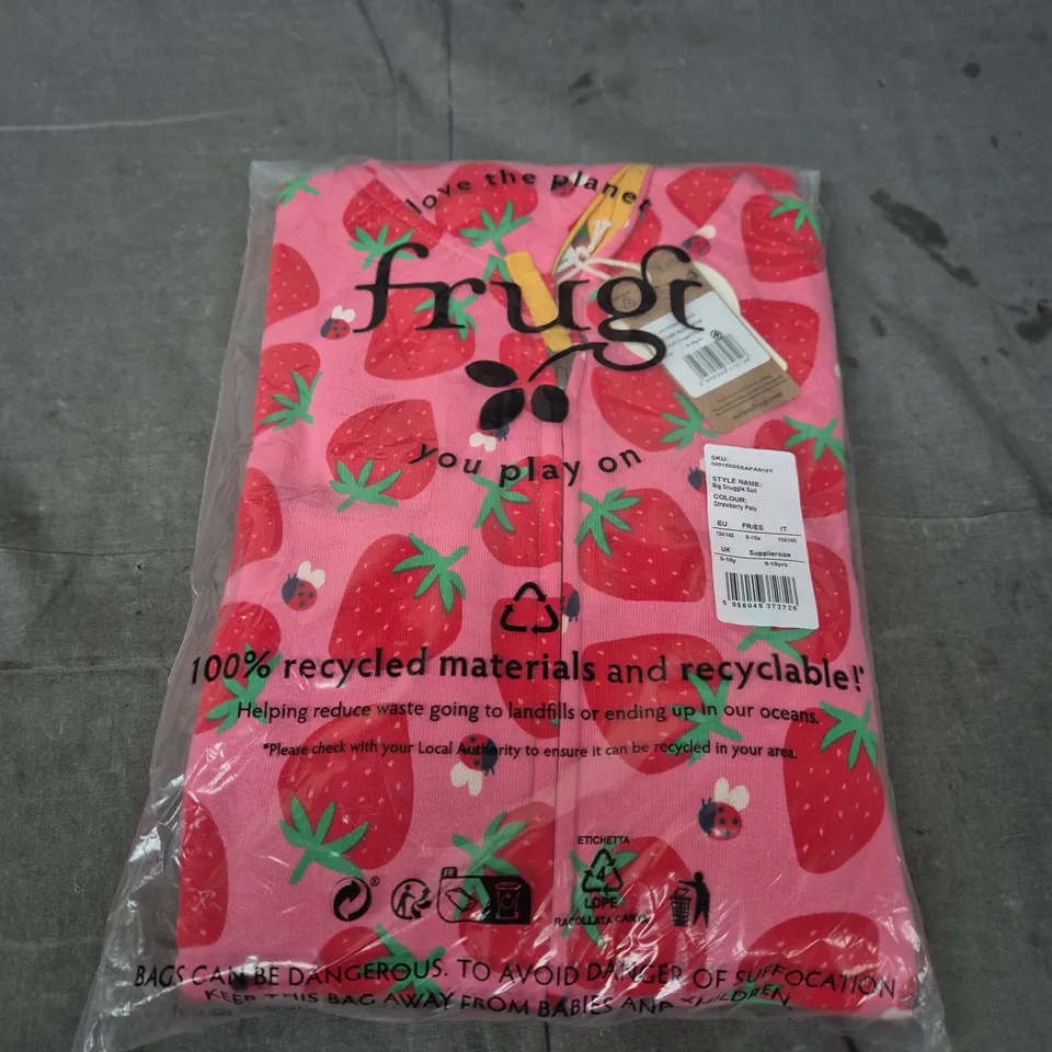 FRUGI BIG SNUGGLE SUIT – STRAWBERRY PALS (UK 9-10Y)