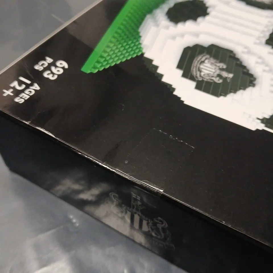 BRIX 3-D CONSTRUCTION TOY – NEWCASTLE UNITED FOOTBALL, 693 PCS, BOXED