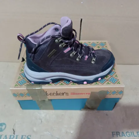 BOXED PAIR OF SKECHERS - SIZE 3.5