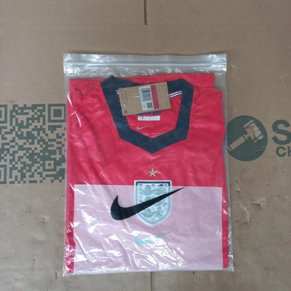 BAGGED NIKE ENGLAND FOOTBALL JERSEY IN RED SIZE LARGE
