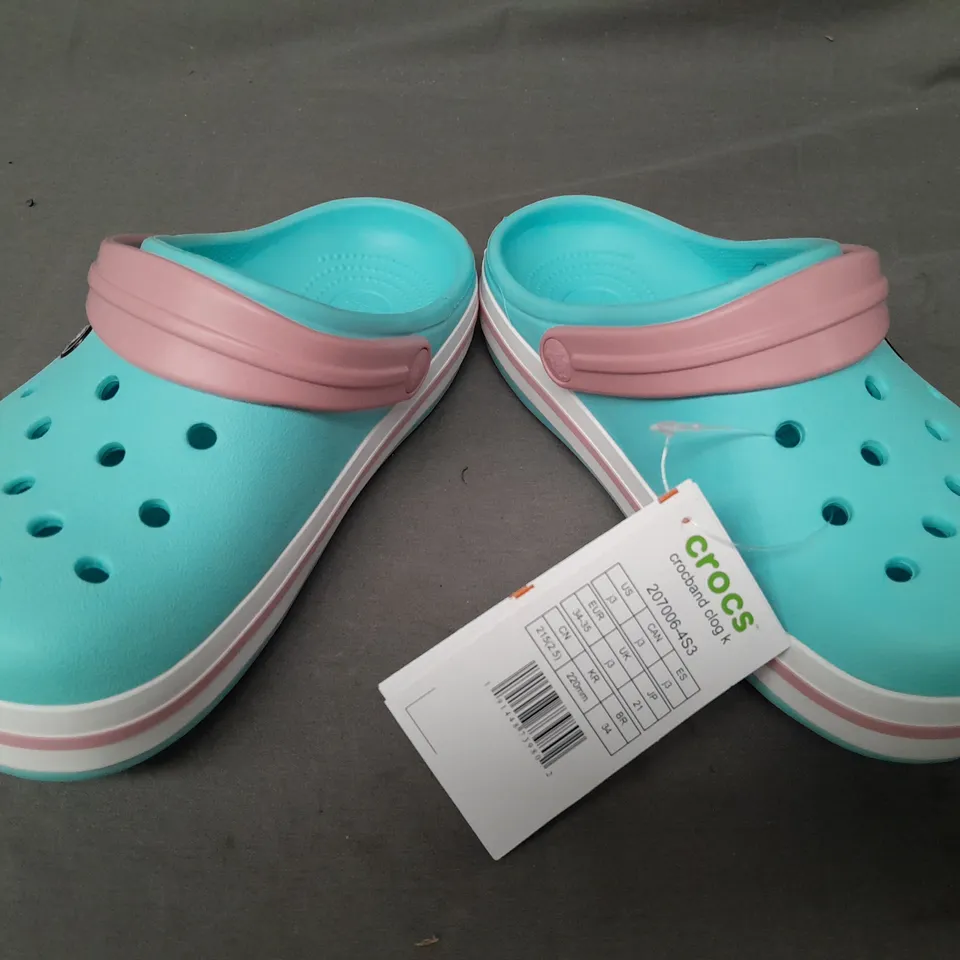 PAIR OF CROCS CROCBAND KIDS CLOGS IN BLUE/PINK UK SIZE J3