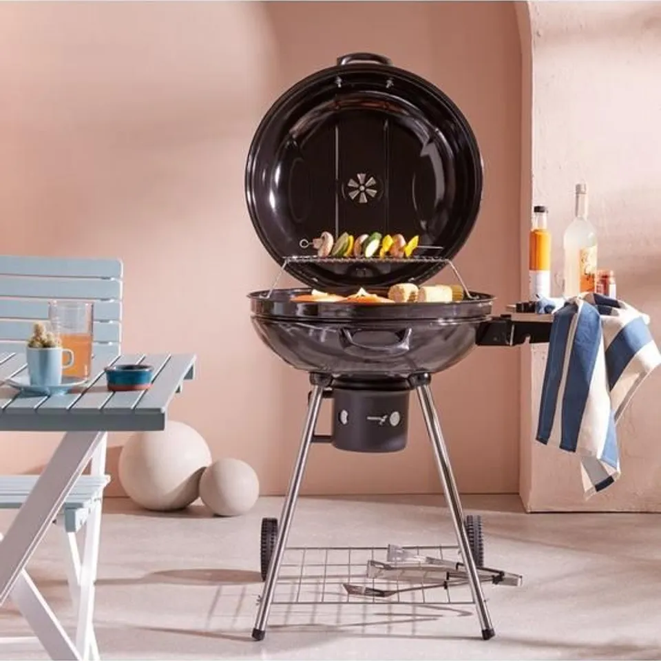 BOXED 22 INCH KETTLE GRILL CHARCOAL BARBEQUE WITH SIDE TABLE  RRP £99.99
