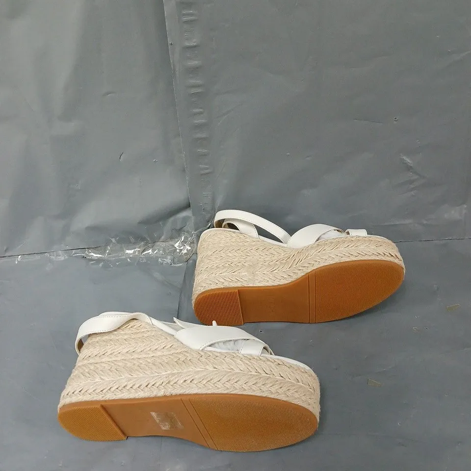 UNBAGGED PAIR OF MIZCHI SANLY WHITE X STRAP ESPADRILLE UK 1 