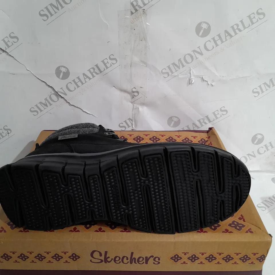 BOXED PAIR OF SKECHERS SYNERGY WARM BOOTS, BLACK - SIZE 6