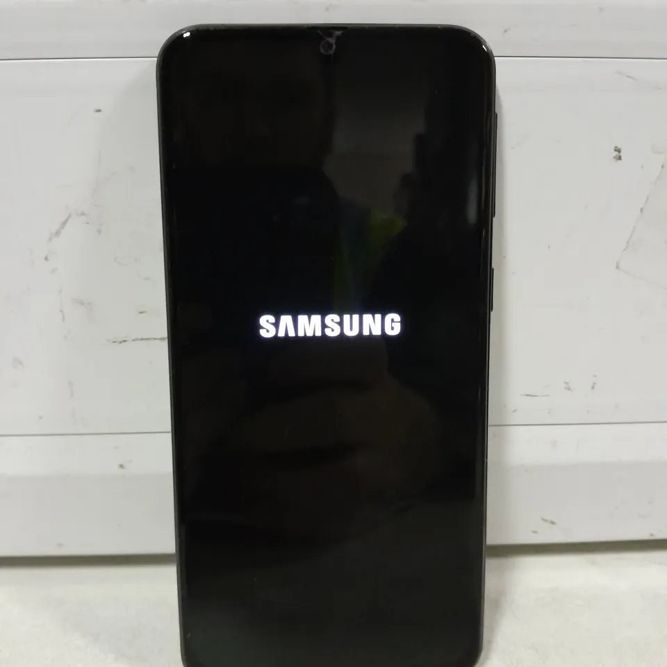 SAMSUNG GALAXY A40 MOBILE PHONE