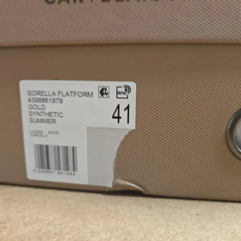 BOXED PAIR OF CARVELA SORELLA FLATFORM GOLD SANDALS – UK 8 