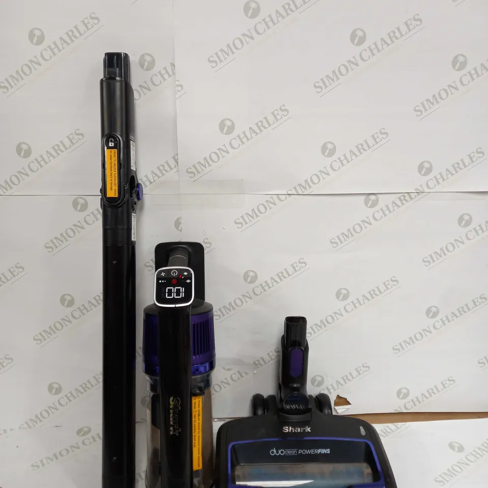 SHARK COMPLETE HOME CORDLESS STICK VACUUM