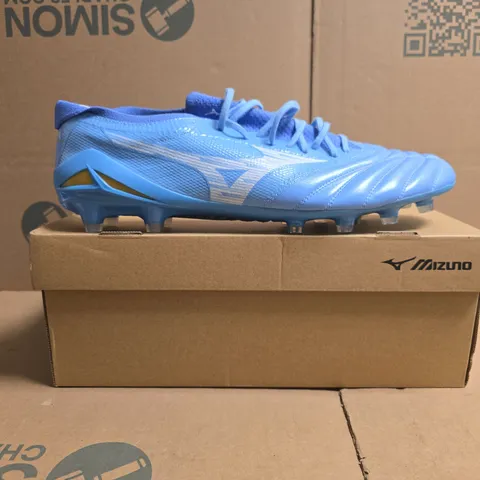 BOXED PAIR OF MIZUNO FOOTBALL BOOTS IN BLUE SIZE UK 11