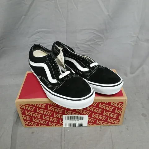 VANS UNISEX OLD SKOOL TRAINERS - 7