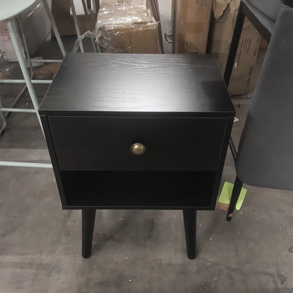 ELIZABETHTON BEDSIDE TABLE