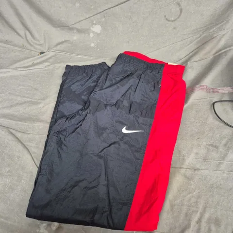 NIKE MOVE TO ZERO MEN'S RUNNING SHORTS – BLACK WITH RED PANEL, SIZE L