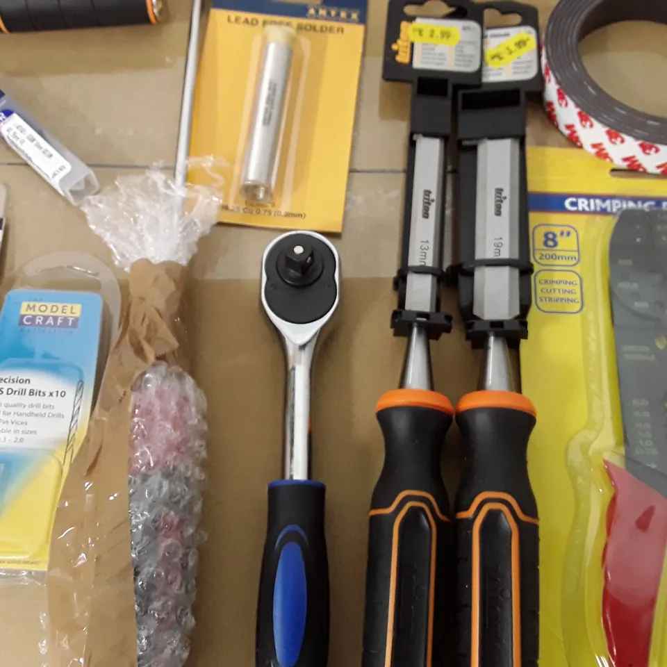 LOT OF 16 ASSORTED TOOLS AND DIY ITEMS TO INCLUDE TRITAN CHISEL AND REPAIR FILLER