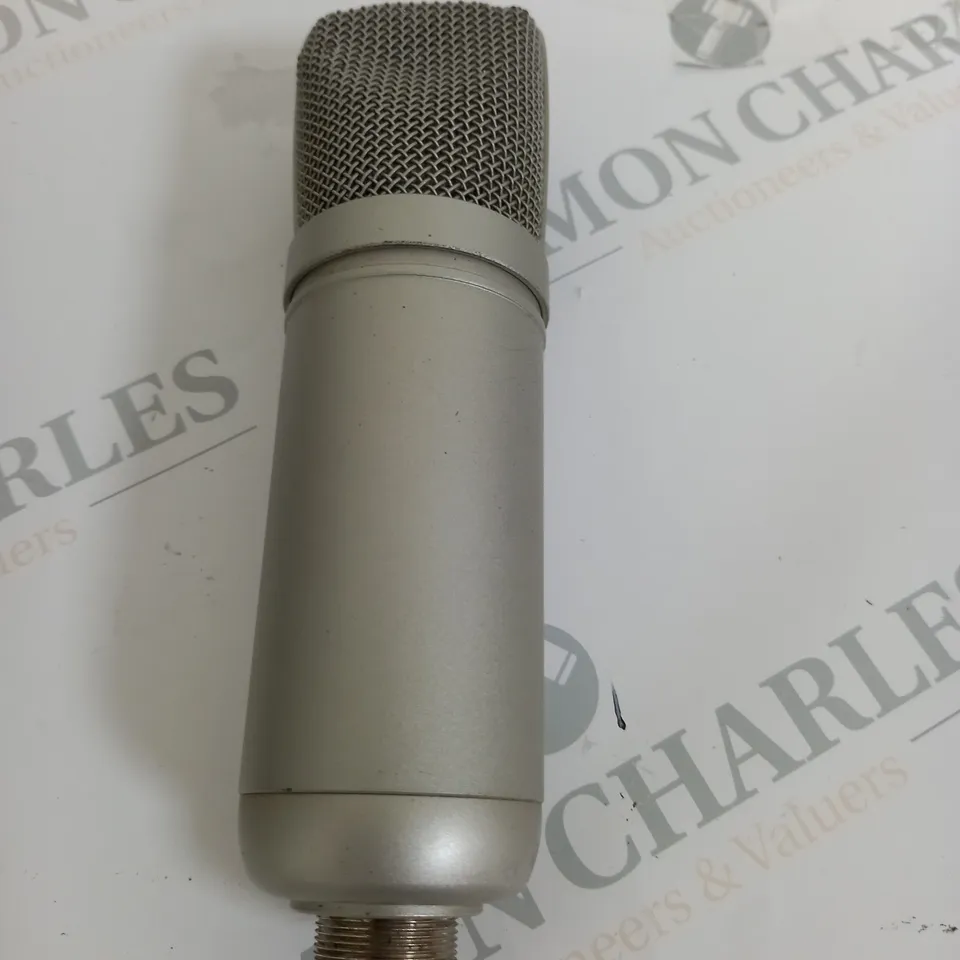 UNBOXED STUDIO SERIES BY EDITOR KEYS SL300 MICROPHONE