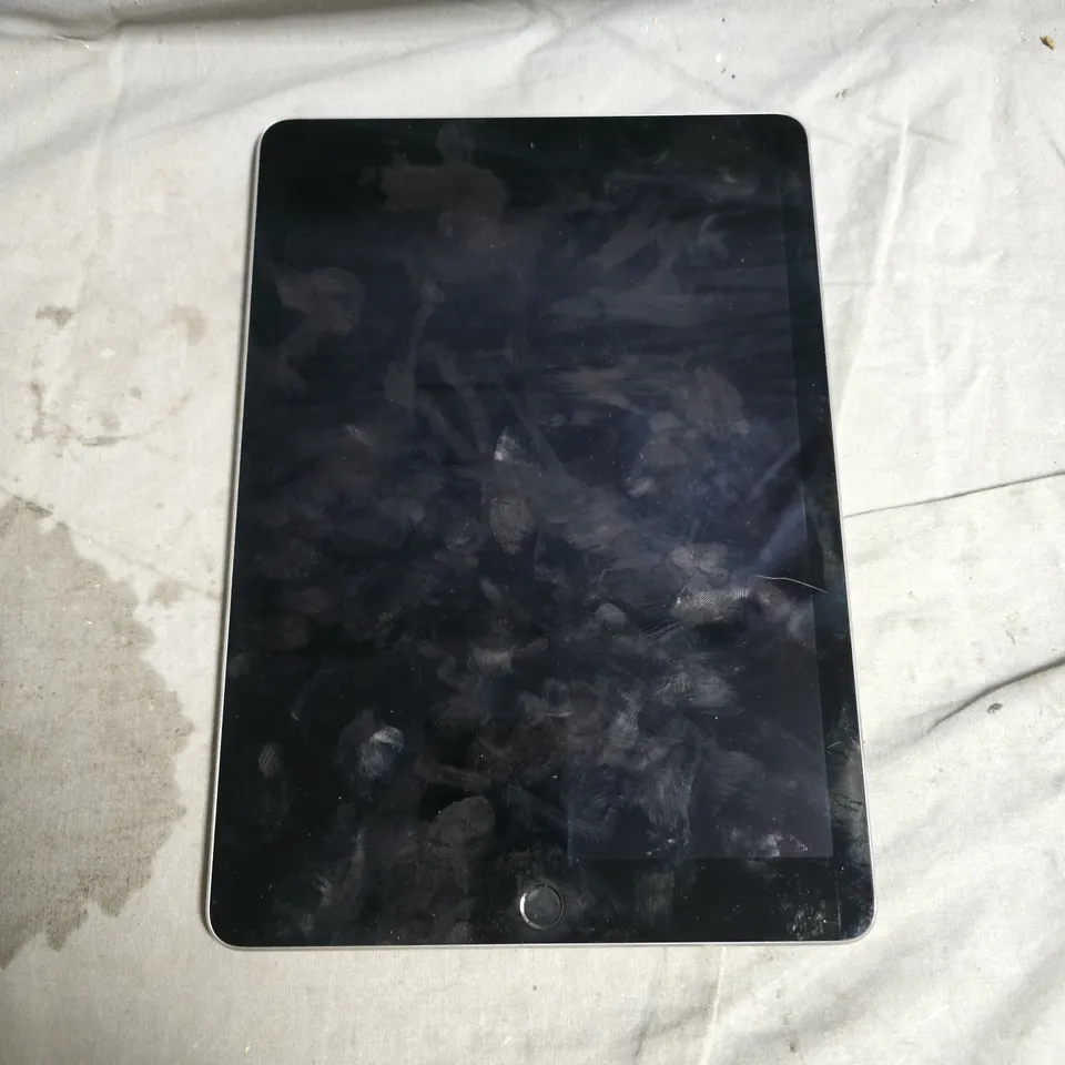 APPLE IPAD PRO TABLET