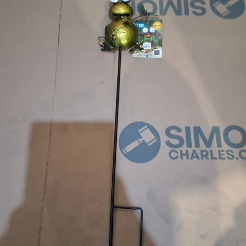 APPROXIMATELY 8 LED SOLAR FROG LAMPS