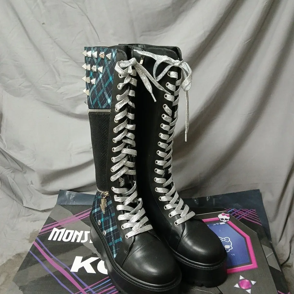 KOI MONSTER HIGH FRANKIE STEIN GREEN CHECK BOOTS BOXED SIZE 8