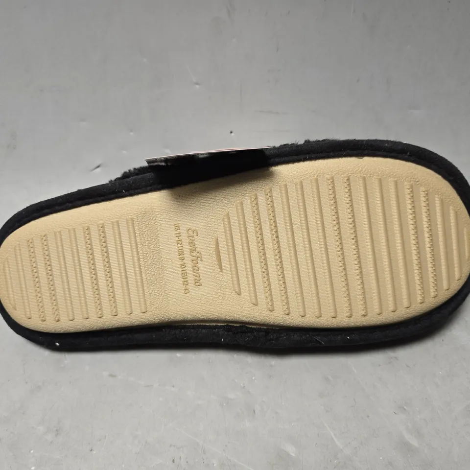 BOXED EVERFOAMS BLACK SLIPPERS - UK 9-10