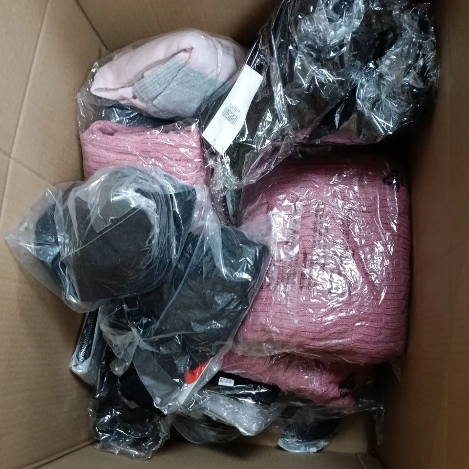 BOX OF APPROXIMATELY 20 ASSORTED ITEMS TO INCLUDE REGATTA, LEATHER COLLECTION FOOTWEAR ETC