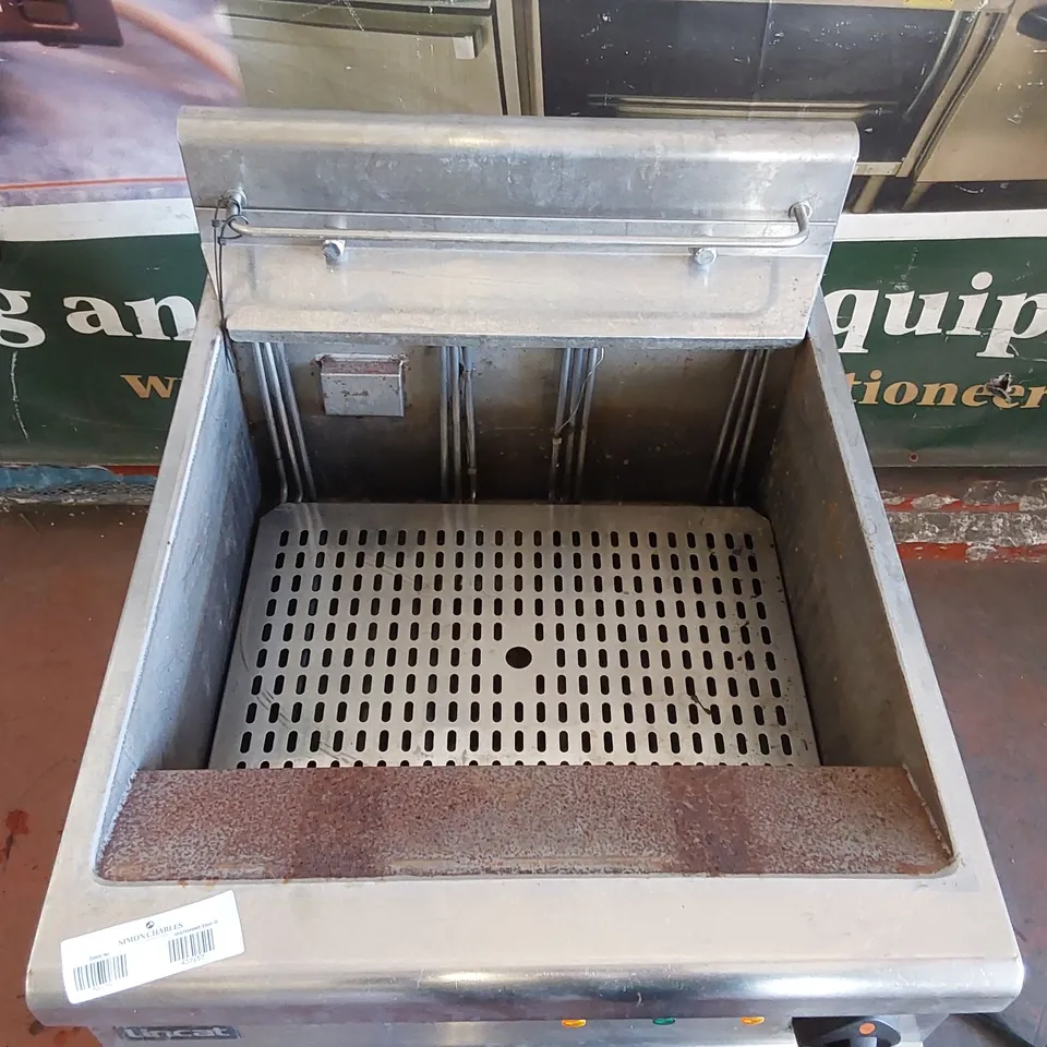 LINCAT OE71/F/S COMMERCIAL TWIN BASKET FRYER