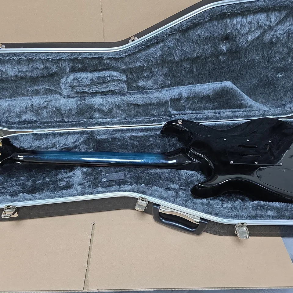 YAMAHA YSG ELECTRIC GUITAR WITH CARRY CASE 