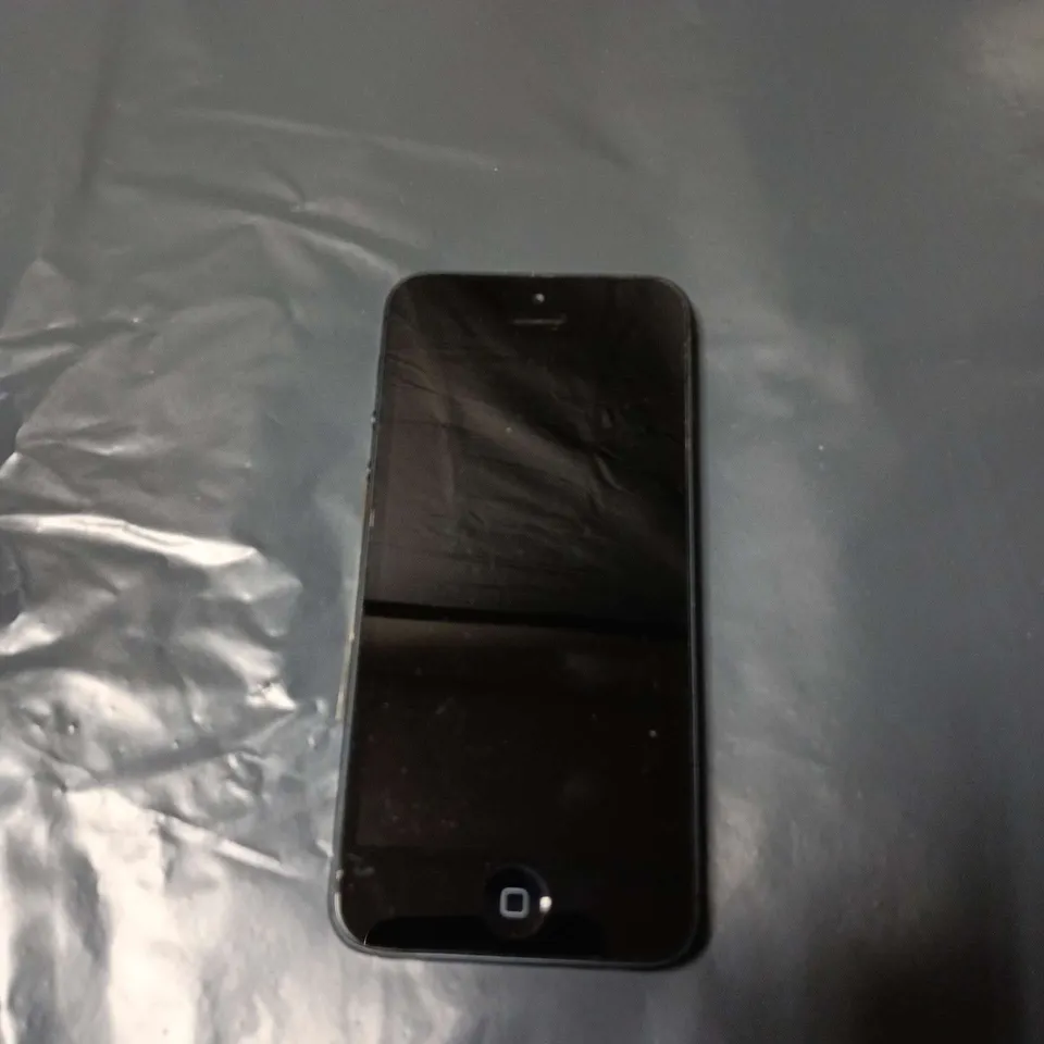 APPLE IPHONE – SPACE GREY, DAMAGED REAR PANEL 