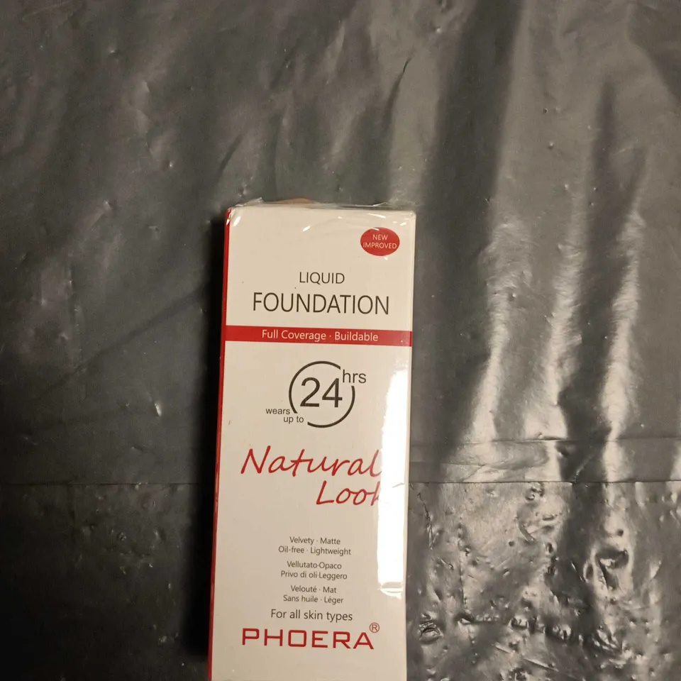 APPROXIMATELY 25 ASSORTED COSMETICS ITEMS TO INCLUDE TANGLE BRUSH, LIQUID FOUNDATION AND ORAL B BRUSHHEADS