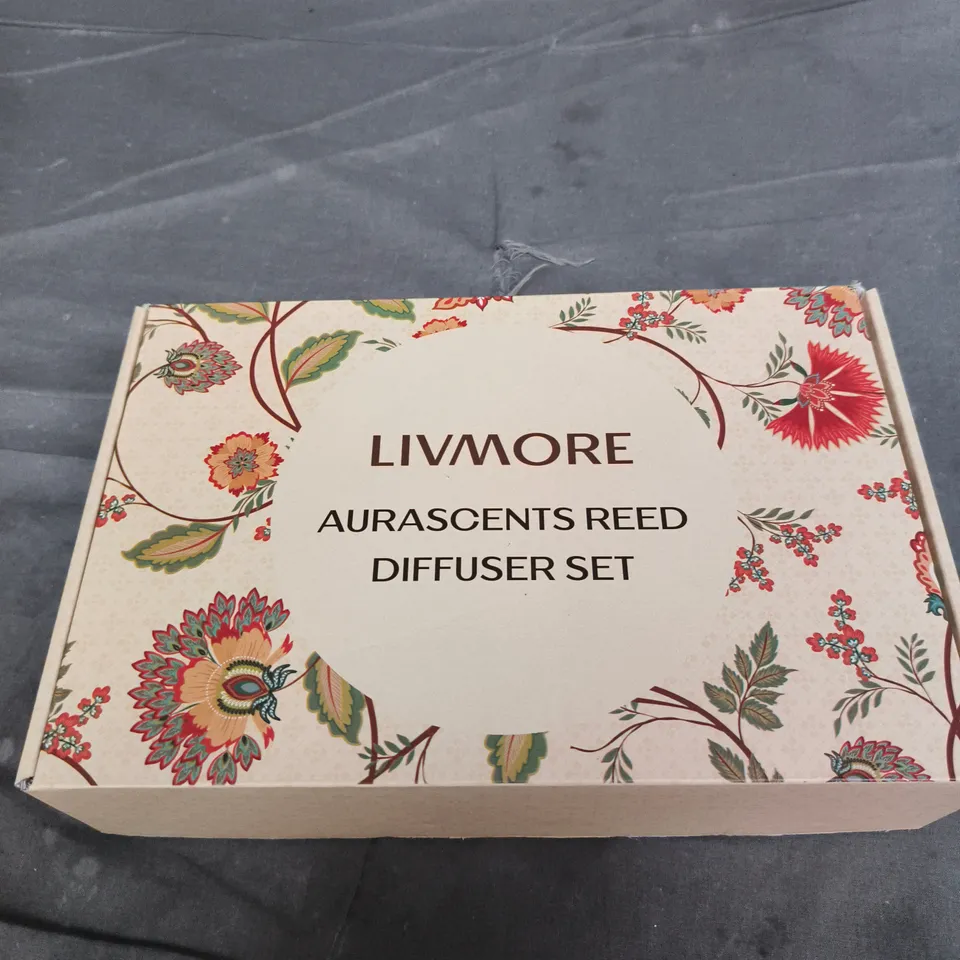 LIVMORE AURASCENTS REED DIFFUSER SET