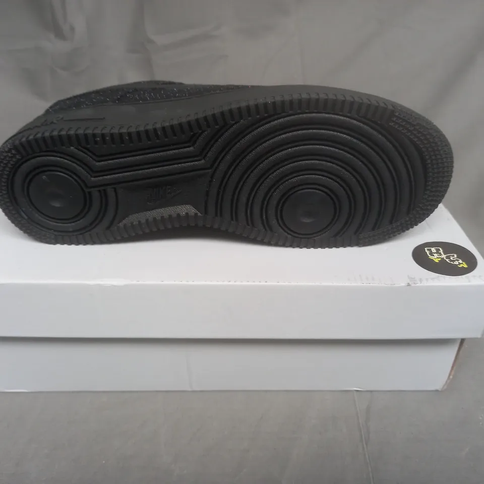BOXED PAIR OF NIKE AIRFORCE IN BLACK WITH GLITTER EFFECT SIZE UK 6 1/2