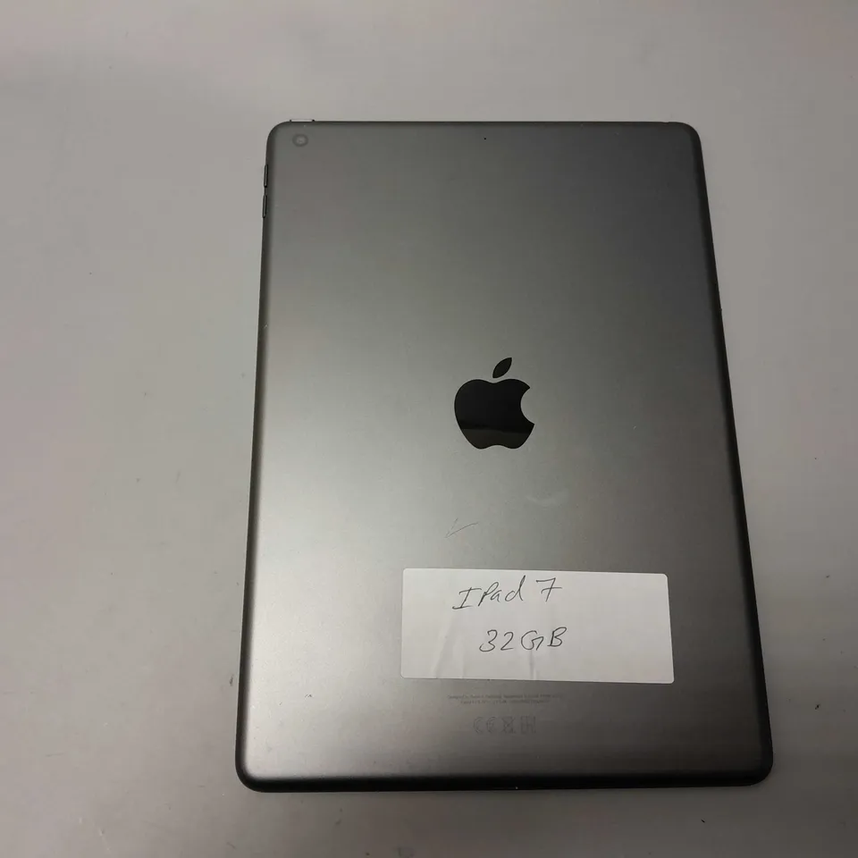 APPLE IPAD 10.2 A2197 IN SILVER