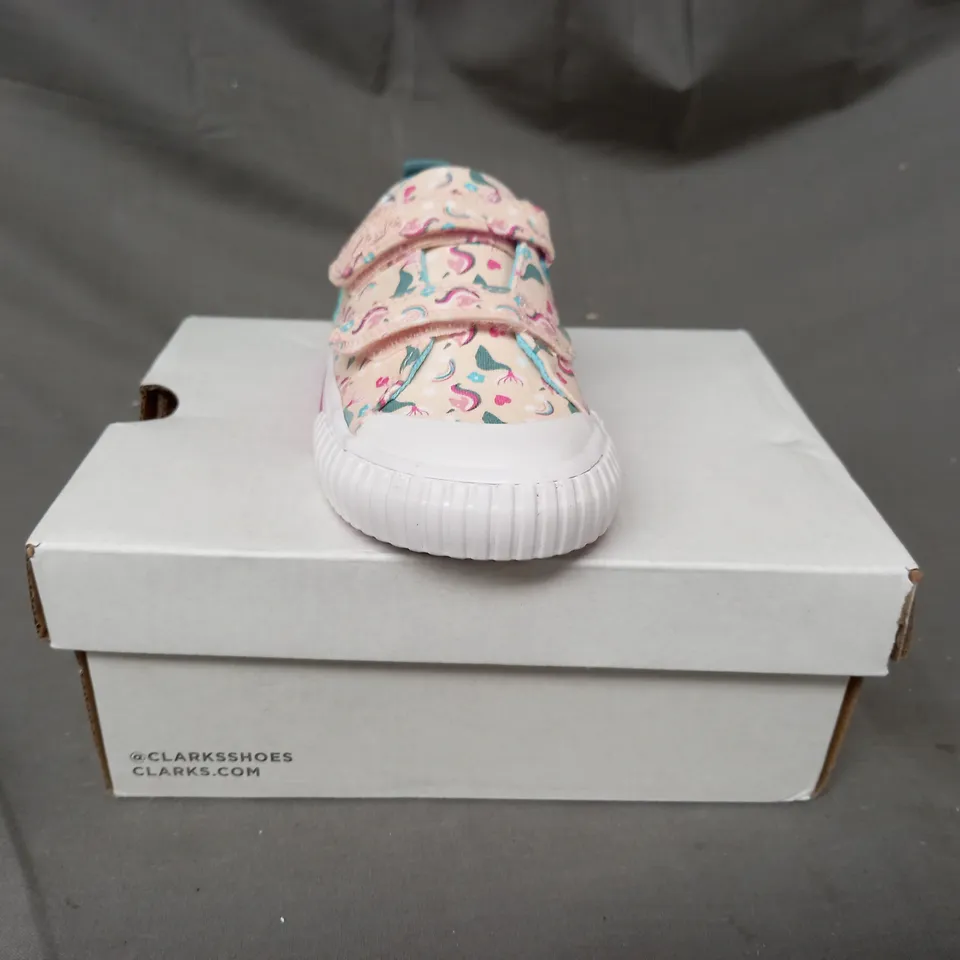 BOXED PAIR OF CLARKS FOXING MYTH INFANT SHOES IN PINK/MULTI UK SIZE 6.5