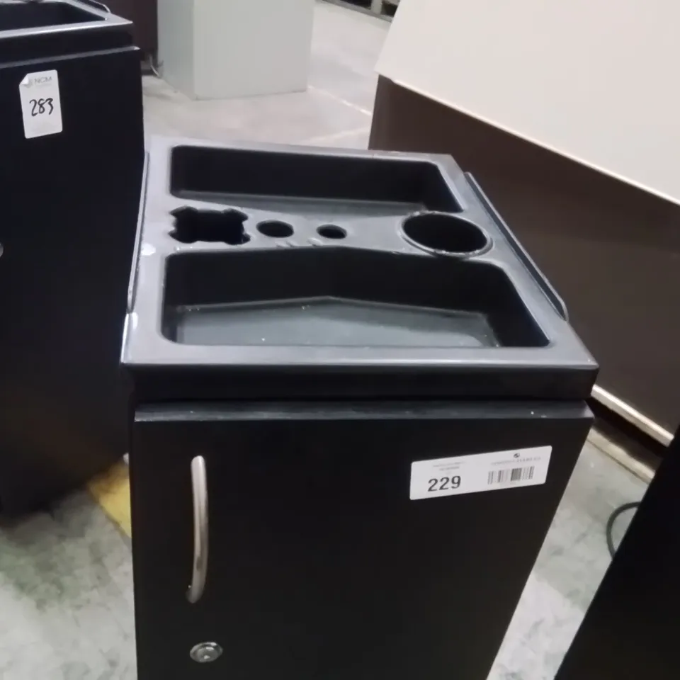 BLACK SALON/STYLING TROLLEY 