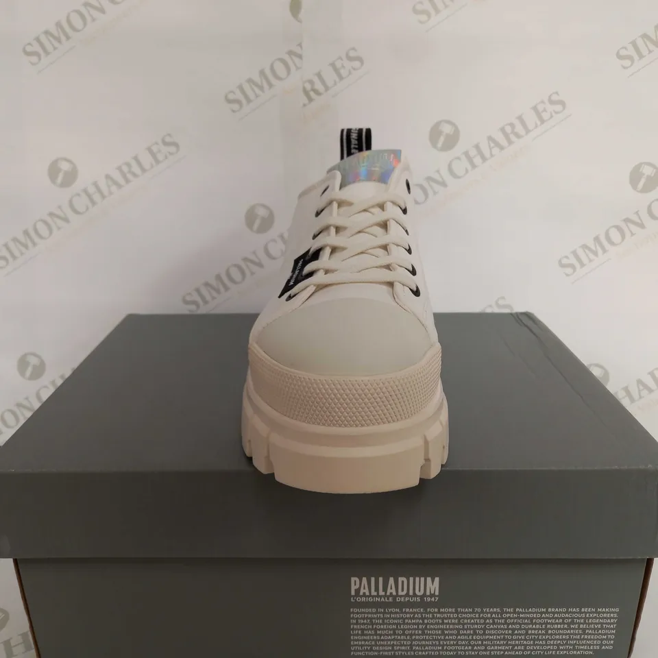 L'ORIGINALE PALLADIUM REVOLT STAR WHITE SHOES - EU 40