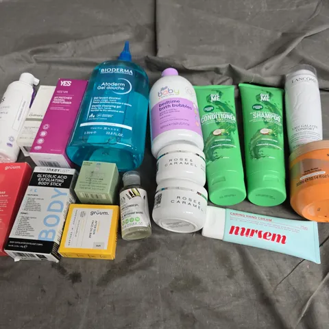 APPROXIMATELY 12 ASSORTED HEALTH & BEAUTY PRODUCTS TO INCLUDE THE BATH BUBBLES, GIVE ME SHAMPOO, AND GRUUM TRAVEL BAR ETC.