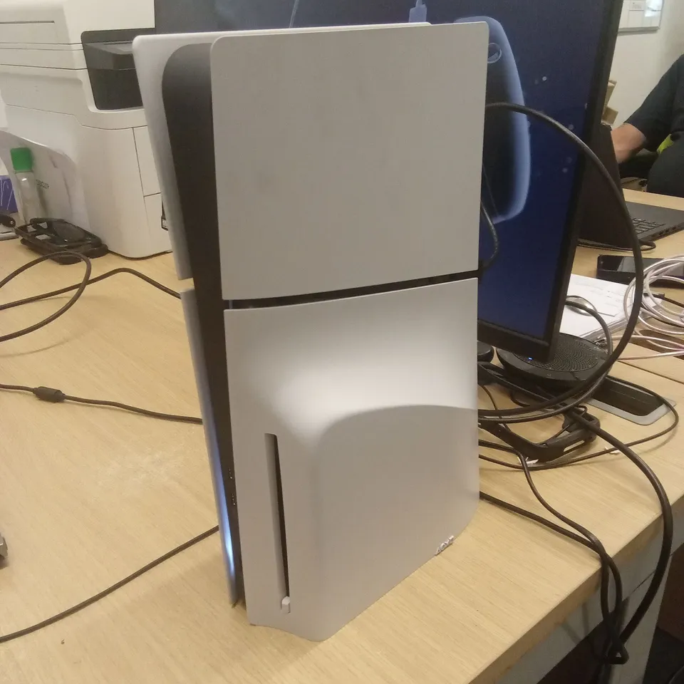 PLAYSTATION®5 DISC CONSOLE – 1TB