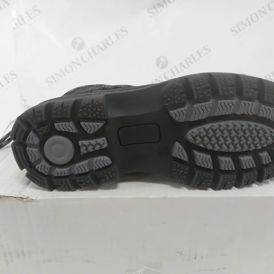 ADESSO BLACK WATERPROOF BOOTS - SIZE 7