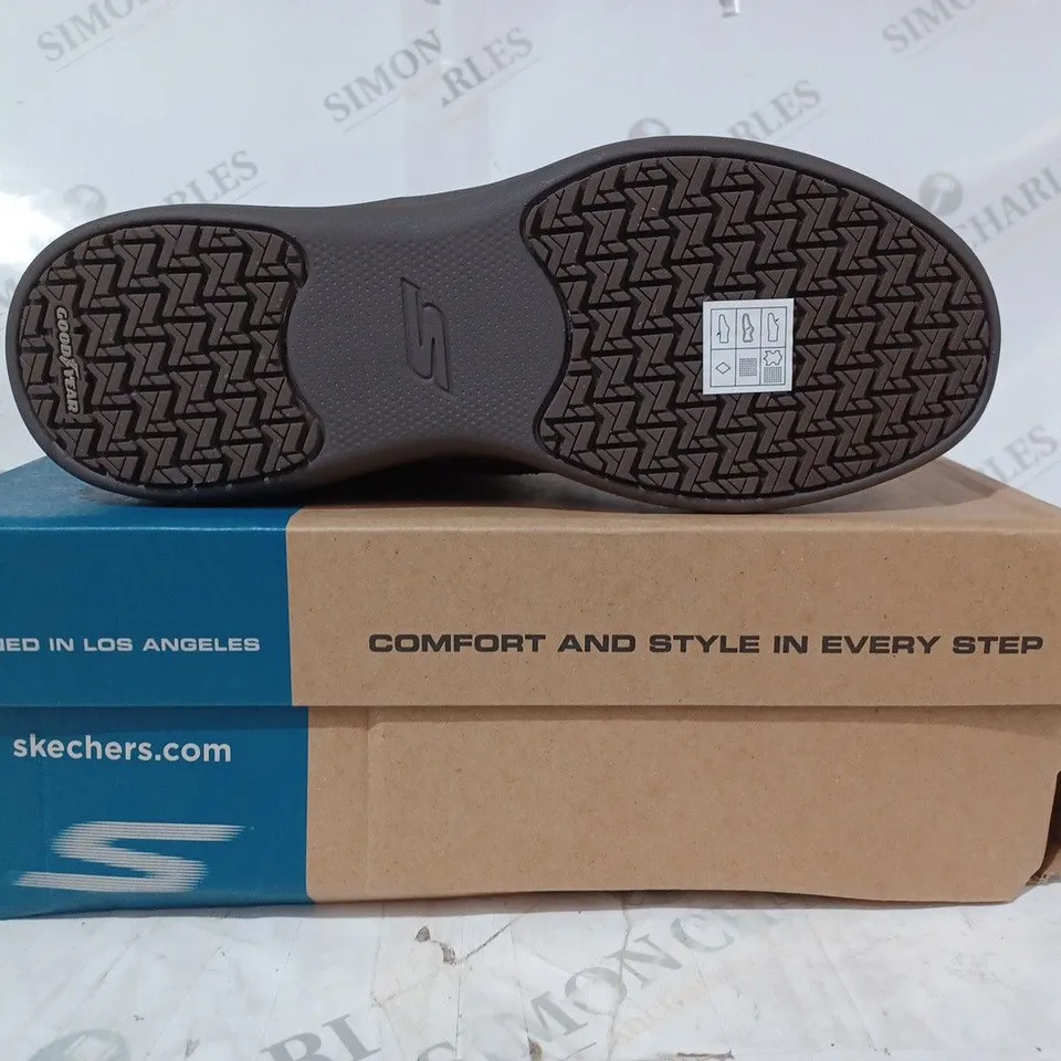 BOXED PAIR OF SKECHERS GO WALK SHOES IN CHOCOLATE SIZE 7
