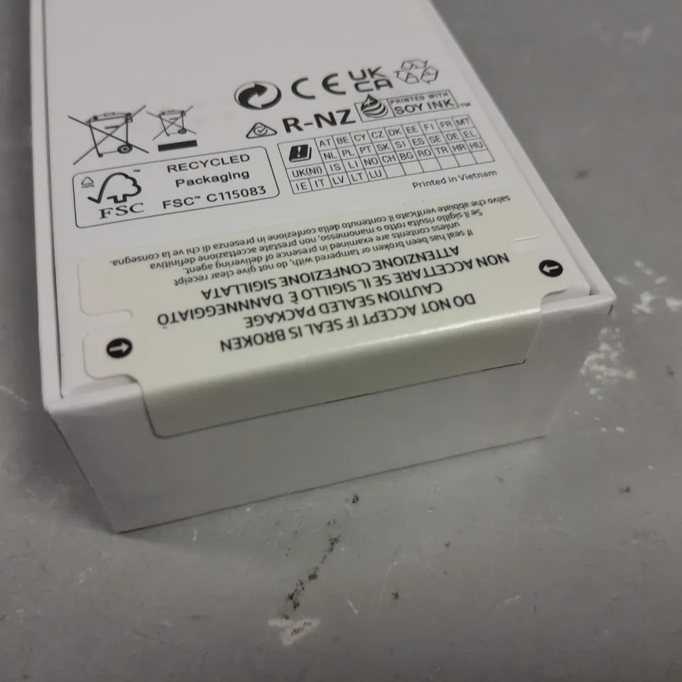 SEALED SAMSUNG GALAXY WATCH 6 40MM SMART WATCH IN GRAPHITE