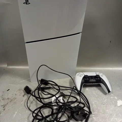 PLAYSTATION 5 DIGITAL EDITION IN WHITE WITH CONTORLLER