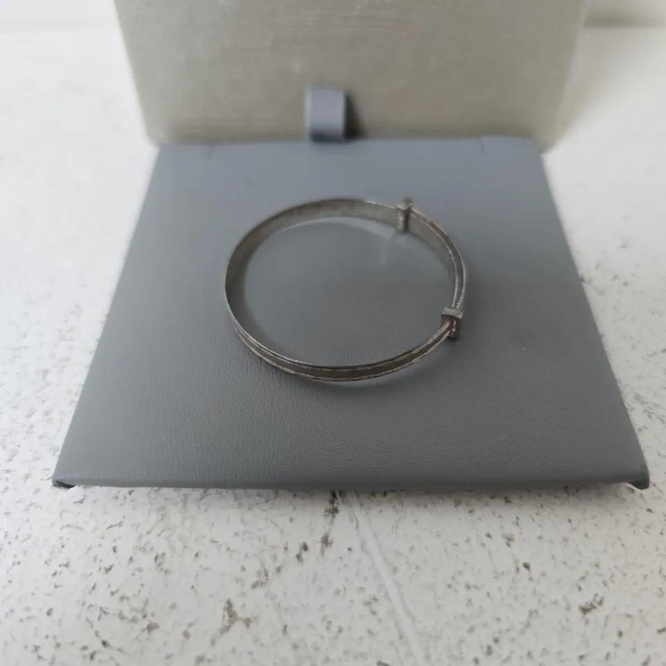 BOXED ESPREE SILVER DC EDGE BANGLE