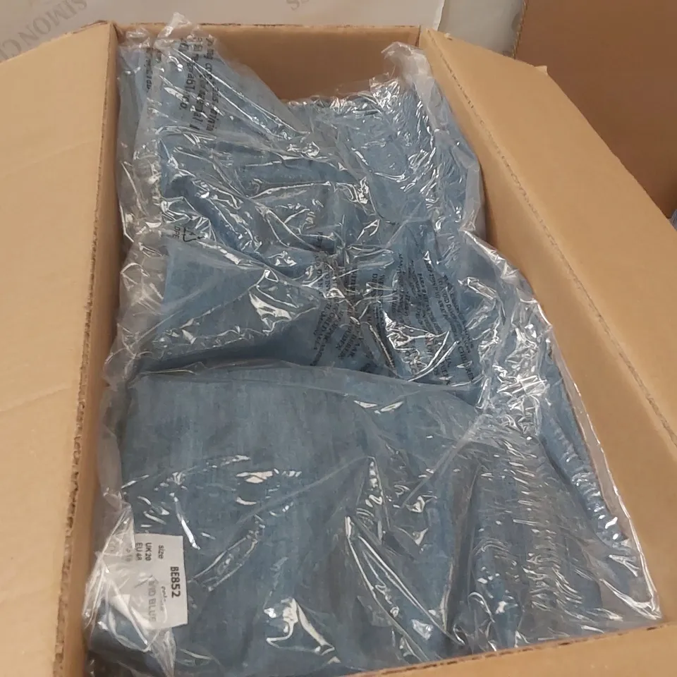 BOX CONTAINING APPROXIMATELY 12x BRAND NEW SIMPLY BE MID BLUE DENIM SKIRTS - SIZE 20